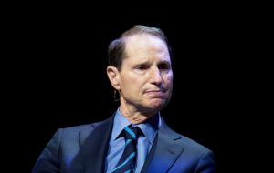 “Trump´s decision to fire him now, in the midst of an investigation into Trump associates and their ties to Russia, is outrageous” charged Senator Ron Wyden