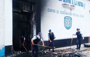 Looting and attacks against security installations erupted overnight in the state of Tachira, which borders Colombia, authorities said. 