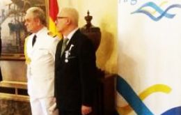 Fernando Otero (R) was honored at the Argentine embassy in Madrid as a Malvinas Veteran 