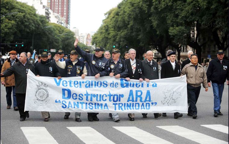 Veterans displaying their medals marched with flags and banners from combat units, some identifying their provinces others with members of their families.