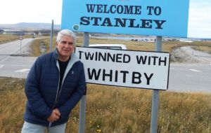 Argentine retired diplomat Viñuela during his recent visit to the Falkland Islands.(Pic Los Andes) 