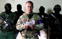 Oscar Pérez reads a statement alongside his fellow “nationalist” men.
