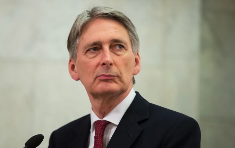 Hammond said the UK government had to “focus relentlessly” on the key components of a free trade deal and customs agreement that “minimizes friction”