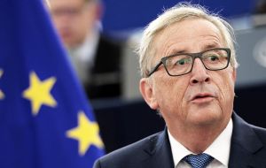 To which Mr. Juncker retorted: “There are only a few members in the parliament to control the commission. You are ridiculous.”
