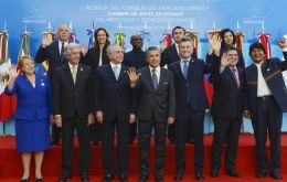 The family picture of Mercosur presidents and in the second row, representatives from associate and regional countries 