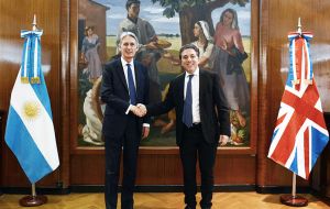 Mr. Hammond with Economy minister Nicolás Dujovne 