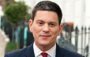 Ex Labour Foreign Secretary David Miliband has called for politicians on all sides to unite to fight back against the “worst consequences” of Brexit. 
