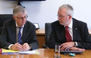 Cunningham's visit to Cardiff to meet Lesley Griffiths comes after Scottish Brexit minister Mike Russell’s similar trip to meet Welsh Finance Secretary Drakeford (Pic L)