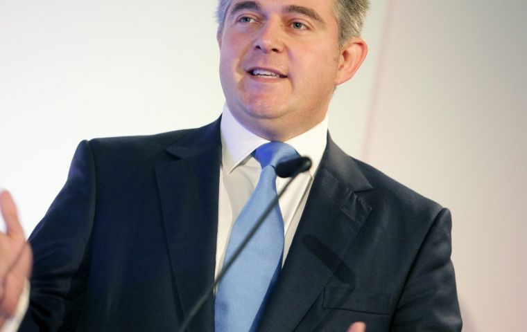 Immigration Minister Brandon Lewis welcomed the new figures, saying: “It was good to see a third quarter running of net migration figures coming down”. 