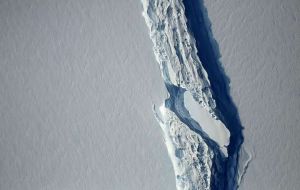 The rectangular piece (four times Manhattan) of ice appears to have lost some of its shape immediately as smaller pieces splintered off.