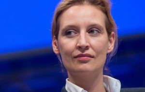 Alice Weidel, the AfD’s co-leader, has described Merkel’s government as “pigs” who merely serve as “marionettes of the victorious powers of the WW2” 