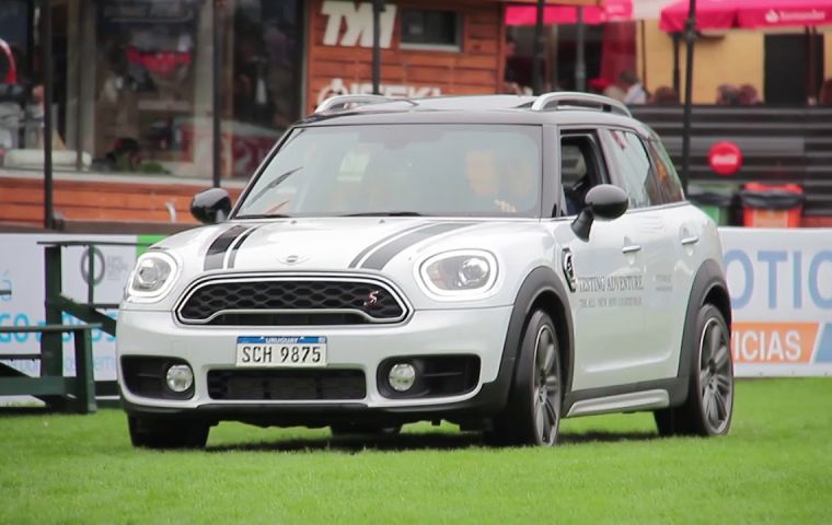 MINI presented their new MINI Countryman and offered a Test Drive Show. JCB promoted their construction machinery equipment