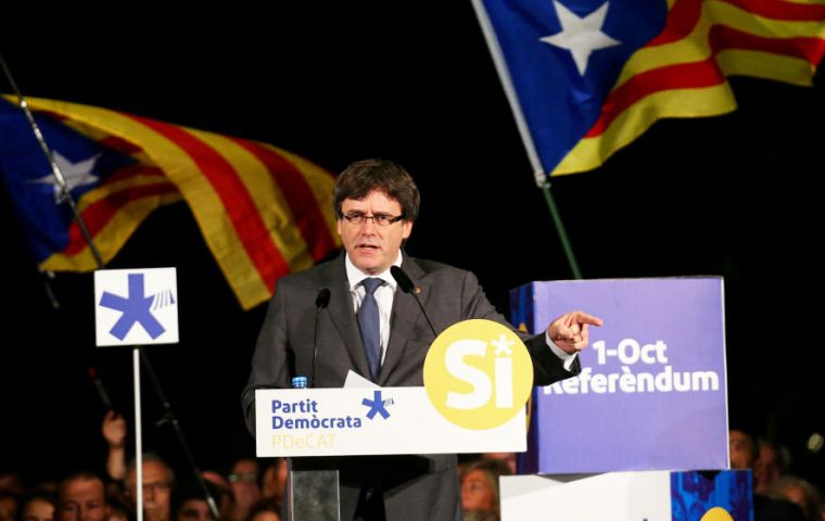 Catalan President, Carles Puigdemont, has told Catalans on Twitter how they can find a polling station to cast their votes - by using a special app. 