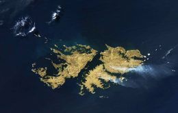 The true-color image of fire and smokes in the Falklands recorded last 28 September with MODIS aboard NASA’s Aqua satellite