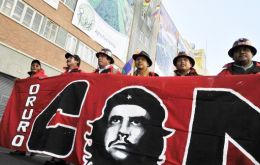 A spokesman for army veterans who fought Che's forces said they would not take part in the official ceremonies. They will pay homage to the Bolivians who had died. 