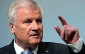 CSU leader and Bavarian premier, Horst Seehofer, has called for migrant numbers to be restricted to 200,000 a year after Mrs. Merkel allowed in 1.3 million