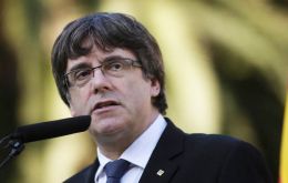 Catalan president Puigdemont warned that if Madrid impedes dialogue, the Catalan parliament could proceed to vote on a formal declaration of independence 