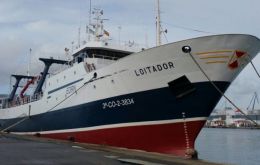 The trawler Loitador was maneuvering in Port William whilst awaiting a replacement crew member when it ran aground in Blanco Bay. 