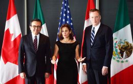 Canada's minister Chrystia Freeland,(C) U.S. trade delegate Robert Lighthizer (R)  and Mexican Economy Secretary Guajardo Villarreal “do not see the need to meet”