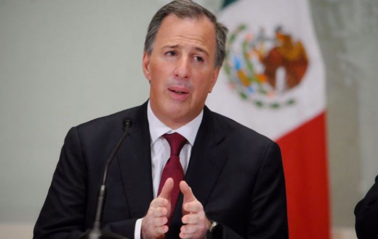 Meade’s resignation ends months of speculation that he would step down from the cabinet in order to seek the nomination of the incumbent PRI.