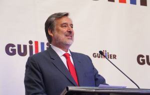 Alejandro Guillier managed 22,7% of the vote in the first round and only two percentage points ahead of the Frente Amplio candidate