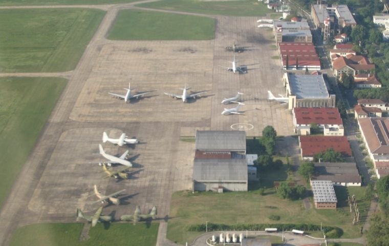  El Palomar in the outskirts of Buenos Aires has been turned from an Air Force base to a civilian airport from where low cost airlines will operate