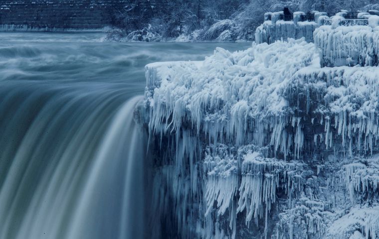 New York Times reporters who were sent to Mount Washington in that state said the wind “steals your breath and freezes your eyelashes.” 