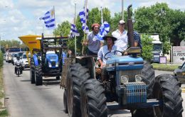 Following the meeting with president Vazquez, farmers doubled their marches and anticipated the huge meeting scheduled for Tuesday in Durazno. 