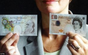 The new UK £10 note is easily distinguishable as Jane Austen is now replacing Charles Darwin on the back. 