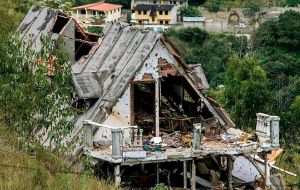 The house where the rebels were hiding was attacked with RPG missiles and grenade launchers by the different police, military and civilian bodies that participated in the operation.