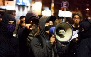 Demonstrations, some expressing anti-U.S. sentiment, regularly occur in Uruguay, particularly near the Legislative Palace, City Hall, Parque Batlle and the universities in Montevideo. Photo: Sebastián