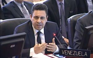 The Venezuelan representative, Samuel Moncada considers that the OAS is “under the orders of Washington to whip the Latin American peoples.”