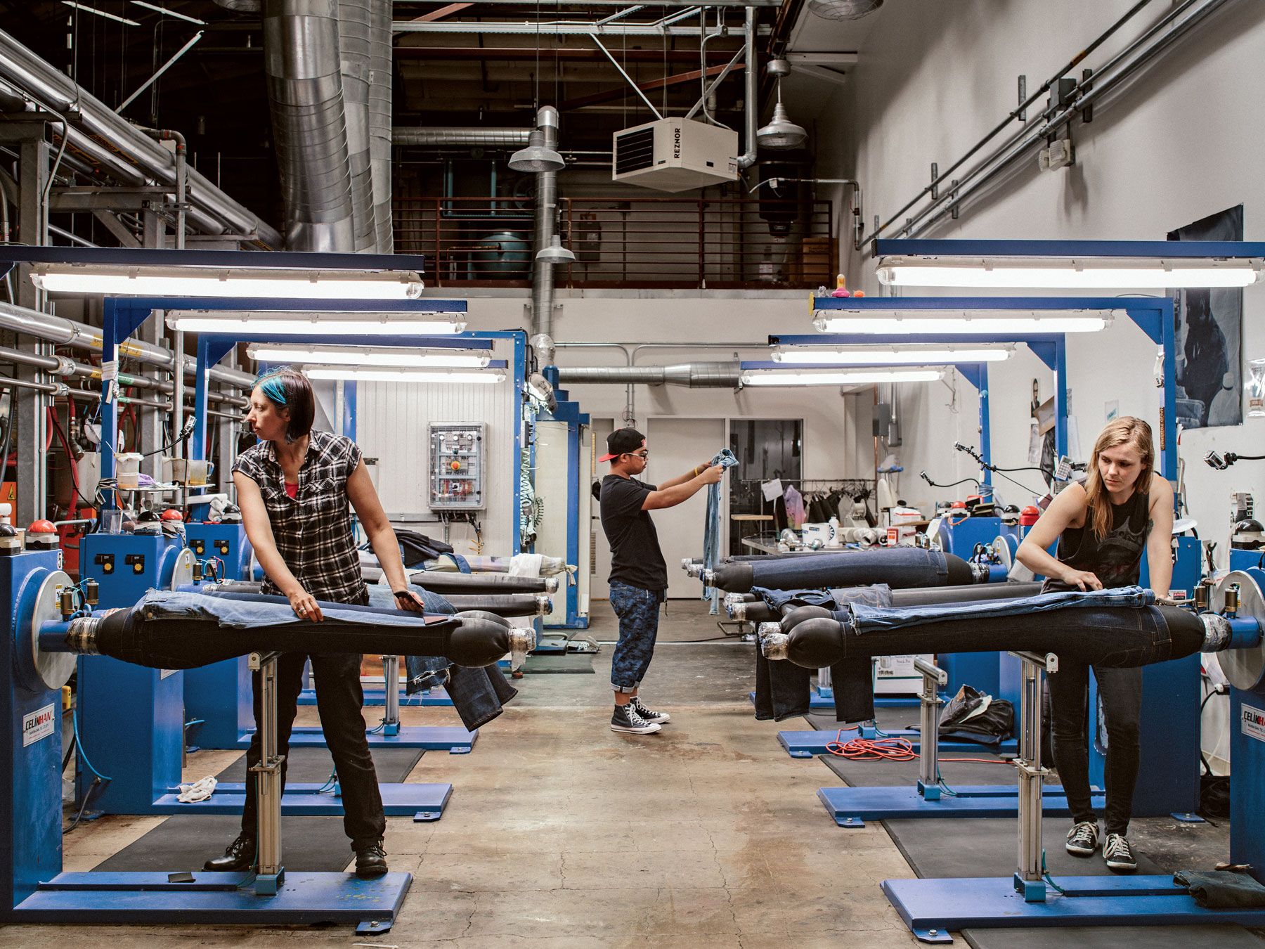 Jeans will be made with laser technology: 90 seconds to finish a pair  instead of 20 minutes — MercoPress