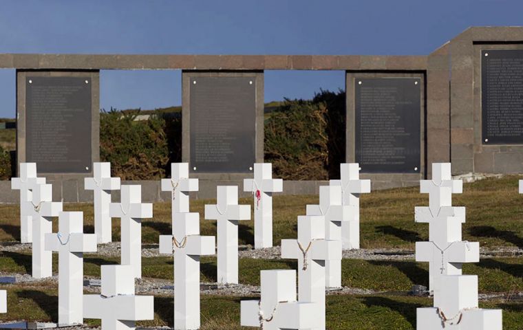 The Argentine cemetery in Darwin