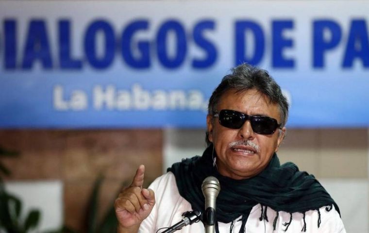 Jesus Santrich, a former peace negotiator, is accused of drug trafficking by a court in New York. He planned to export 10 tons of cocaine worth US$ 320m to the US