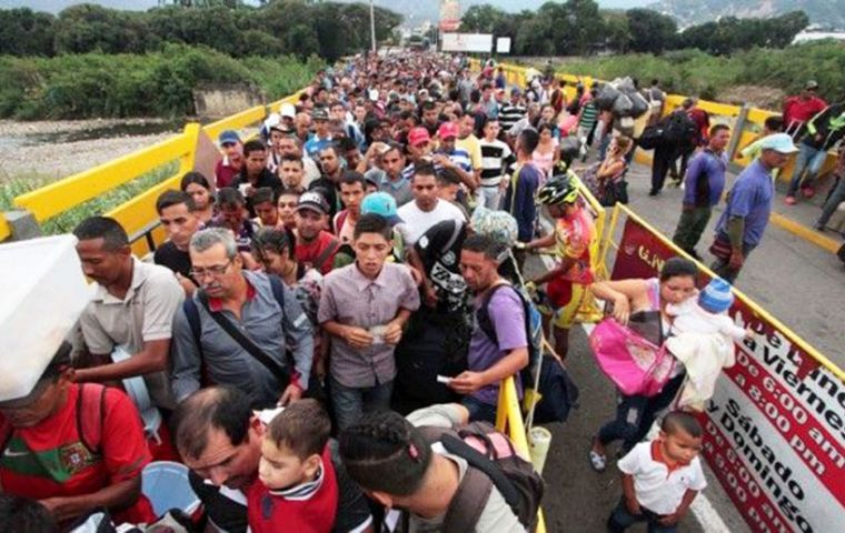 UNHCR already estimates that this year the figure could more than double, even surpassing 3 million people, 10 percent of the total Venezuelan population.