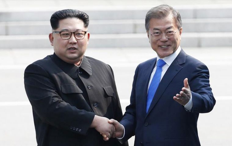 After the talks at the border, Mr. Kim and Mr. Moon also agreed to push towards turning the armistice that ended the Korean War in 1953 into a peace treaty