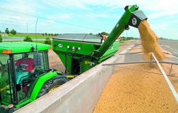 Brazilian farmers have practically finished harvesting their soy for the 2017/18 crop year, which kicked off in September, as US is just beginning to plant its 2018 crop.