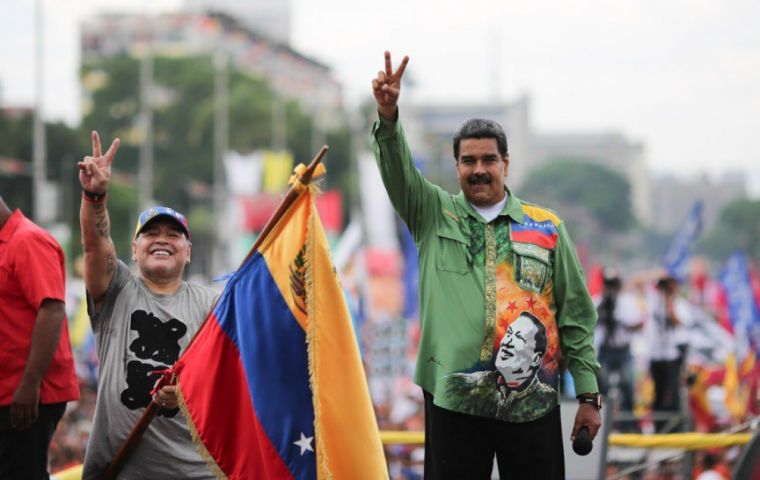 At Maduro's closing campaign in central Caracas, Maradona surprised the crowd by dancing a catchy reggaeton song while waving a Venezuelan flag