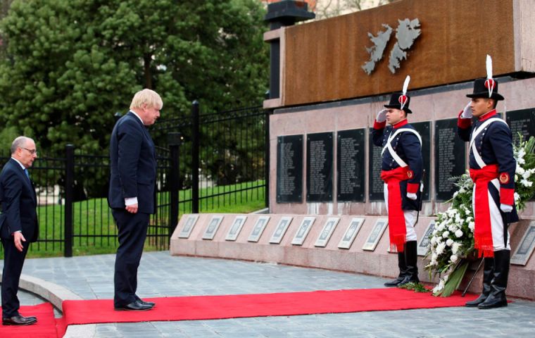 Foreign Secretary Boris Johnson lays a wreath at the ‘Monument to the Fallen’ in Buenos Aires, commemorating all those who died in the Falklands/Malvinas conflict 
