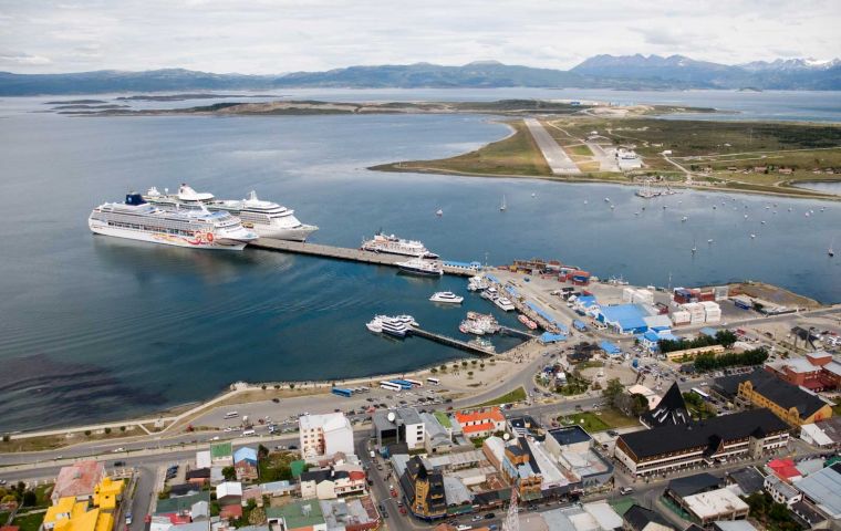 Ushuaia received some 120.000 visitors from 332 cruise calls this last season, which was described as excellent 