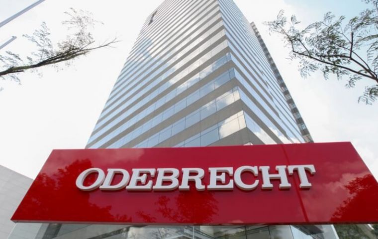 Odebrecht said that Itaú Unibanco Holding SA and Banco Bradesco SA, Brazil's top two lenders, will give Odebrecht a joint loan of 2.6 billion reais. 