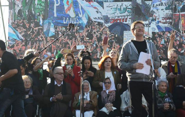 Opposition parties, unions, human rights organizations and artists marched next to  Buenos Aires’ emblematic obelisk, under the banner “the country is in danger.”