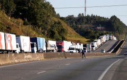 The call by the National Confederation of Autonomous Transporters was a sign that the 9-day strike was starting to wind down despite sporadic blockages