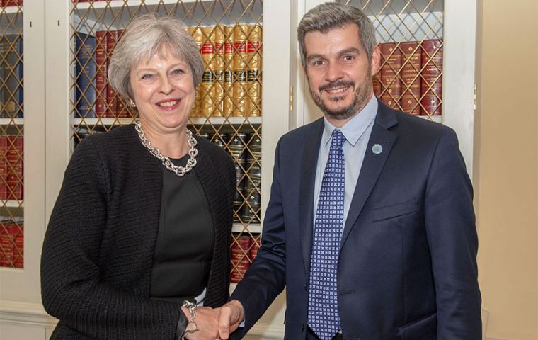The official picture of Theresa May with Marcos Peña at 10 Downing Street 