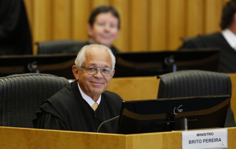 The head of the Superior Labor Court, Brito Pereira, had to vote to untie the ruling, which had 13 labor judges voting for the employees and 12 for the company