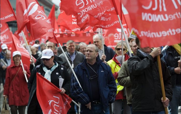 The  and a poll of its members suggested a majority backed a referendum on the Brexit deal and also remaining in the EU