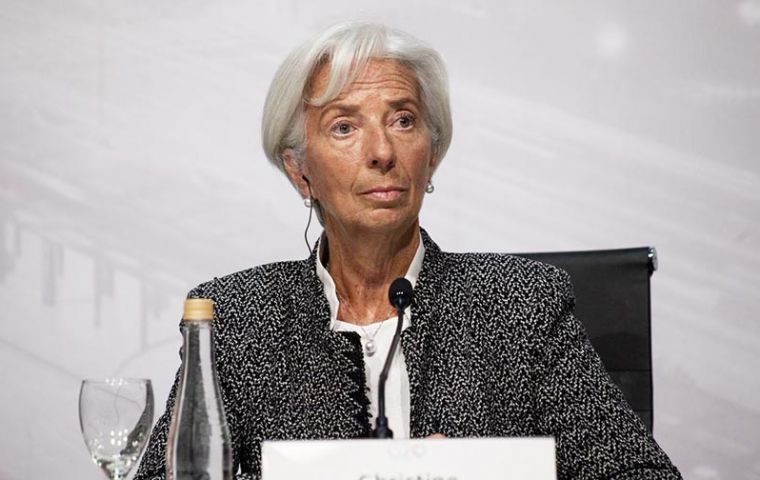 Argentine authorities are implementing a decisive reform plan that has the support of the international community and is backed by the IMF, stated Lagarde 