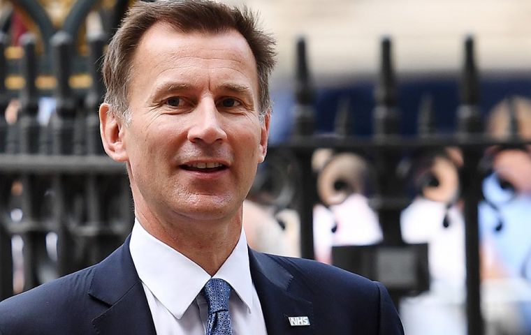 Jeremy Hunt used a visit to Berlin to say that while a failure to achieve a Brexit deal would be “challenging” for the UK, it would “thrive” in the long term.