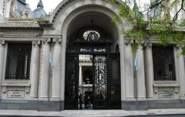 Palacio San Martin stated that the different proposals from airlines interested in such a link, are still under consideration by the competent Argentine authorities 